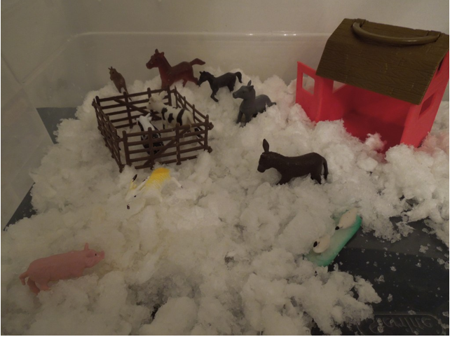 Make a snowy scene sensory box