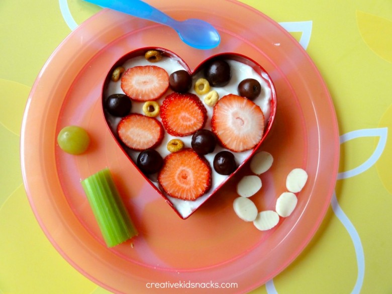 i love you snack (6 Cute Valentines Day Snacks for the kids. Can't tell whether the oatmeal one or the apple one is my favorite!)