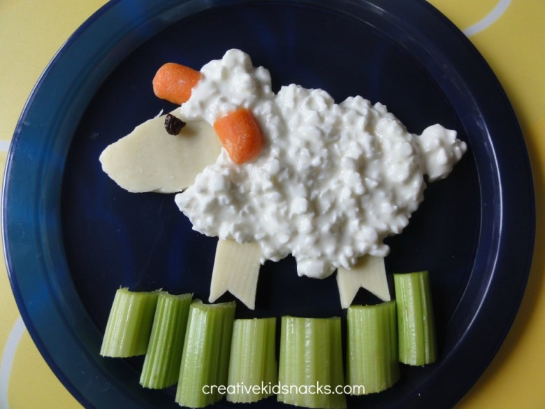 Lamb snack for Easter - part of a collection of cute Easter food from creativekidsnacks.com